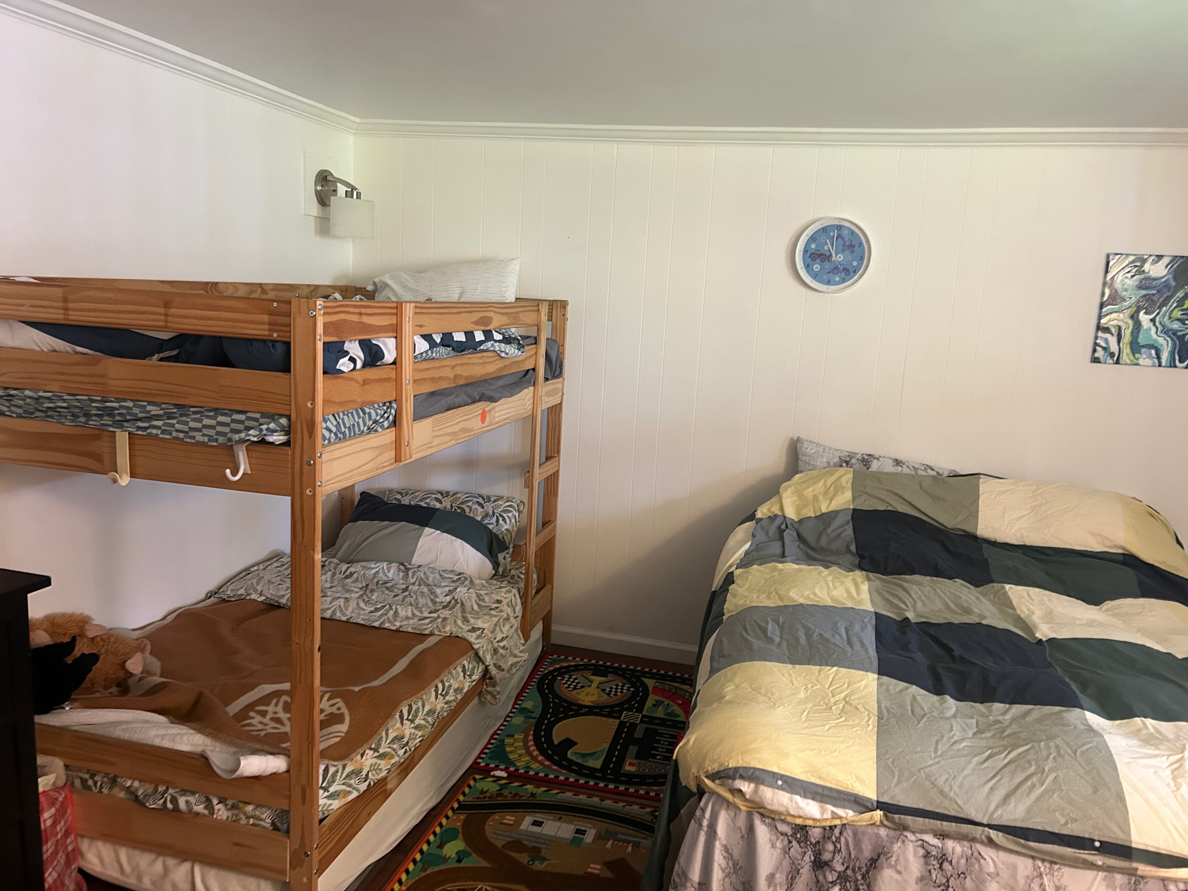 Kids' bedroom with bunk beds